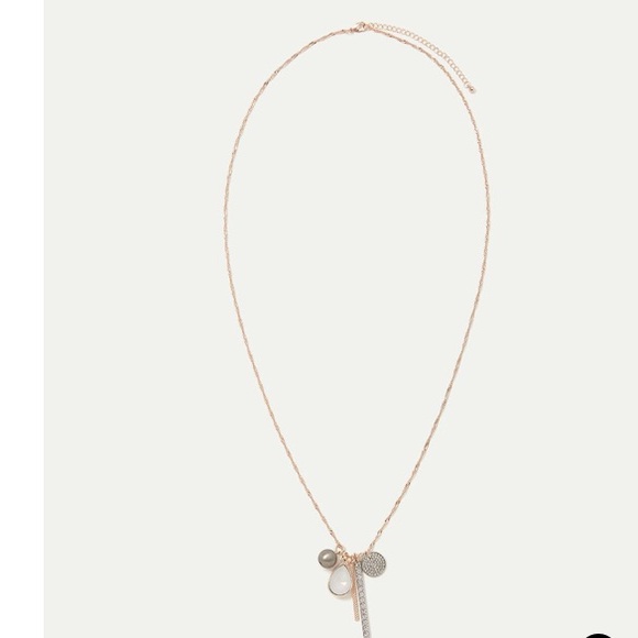 Reitmans Pendant Cluster Necklace - Picture 2 of 7